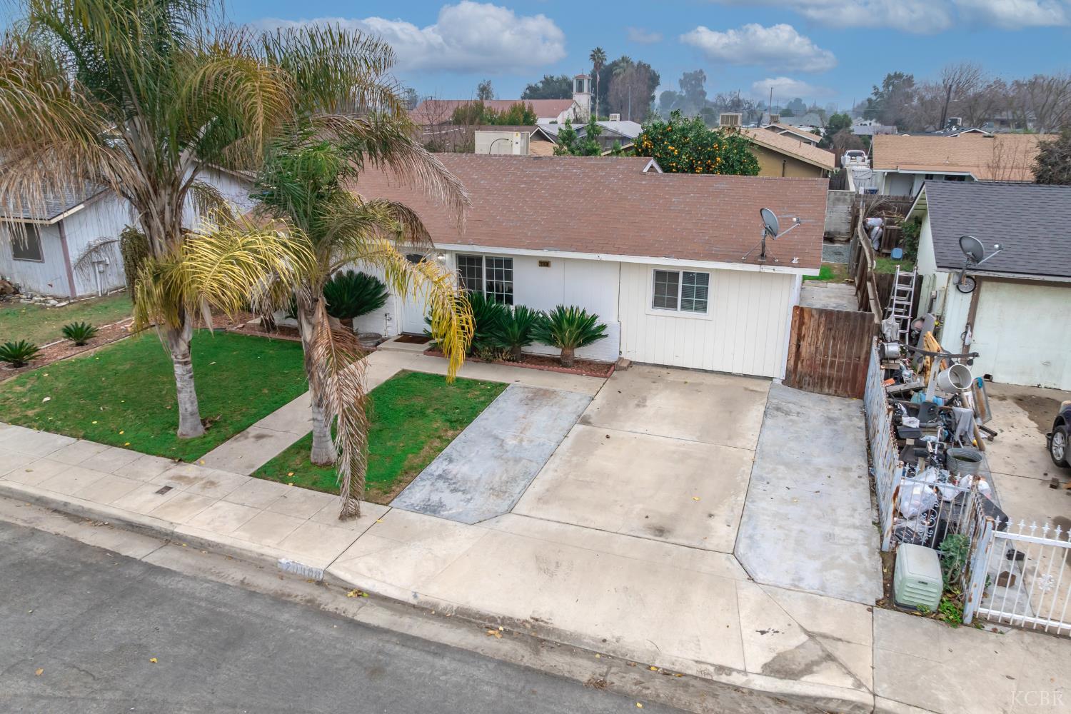 20808 S Renn Ave, Laton, CA 93242