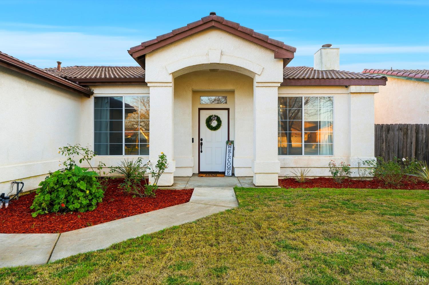 687 Woodridge Ct, Lemoore, CA 93245