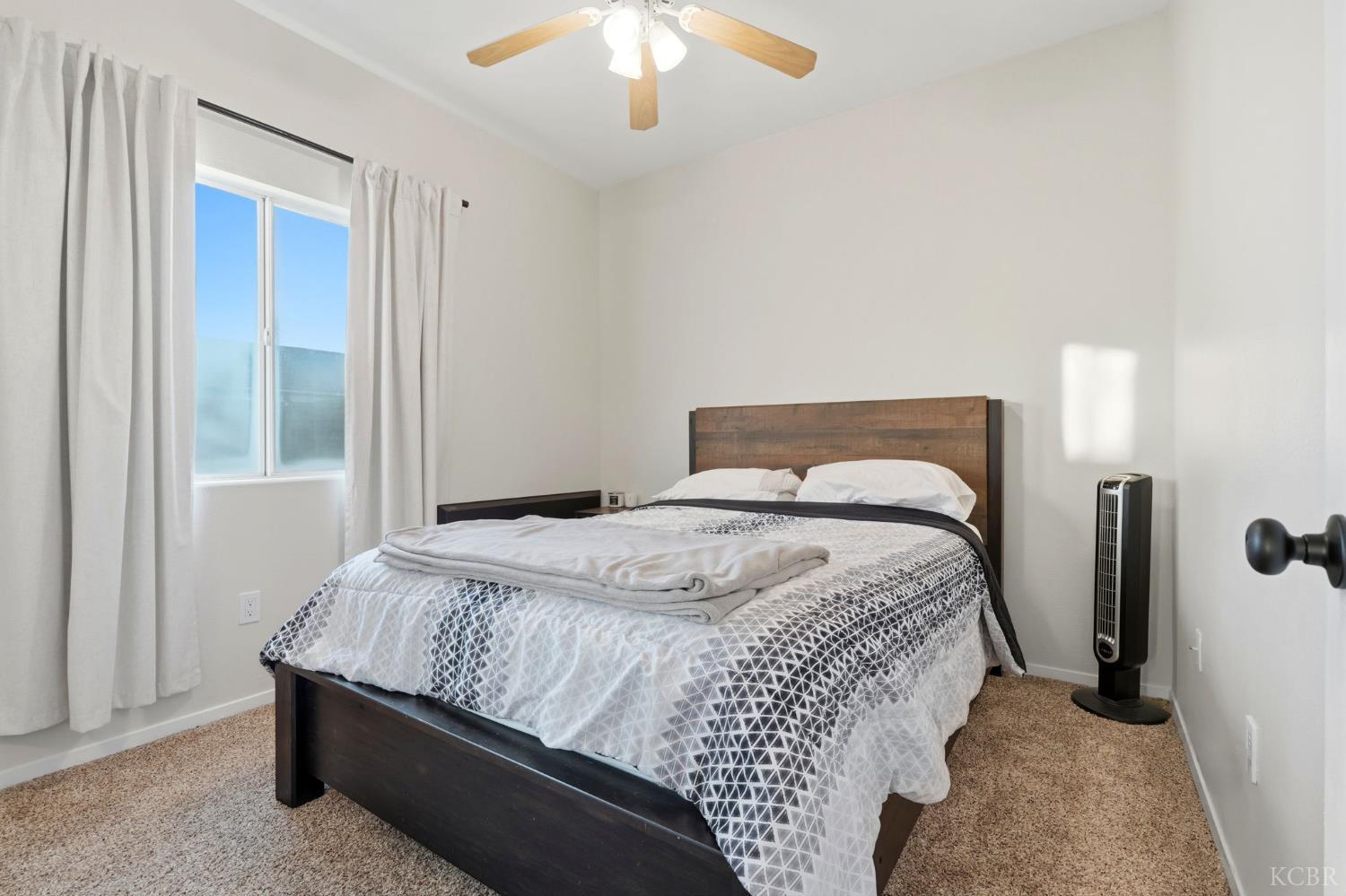 687 Woodridge Ct, Lemoore, CA 93245