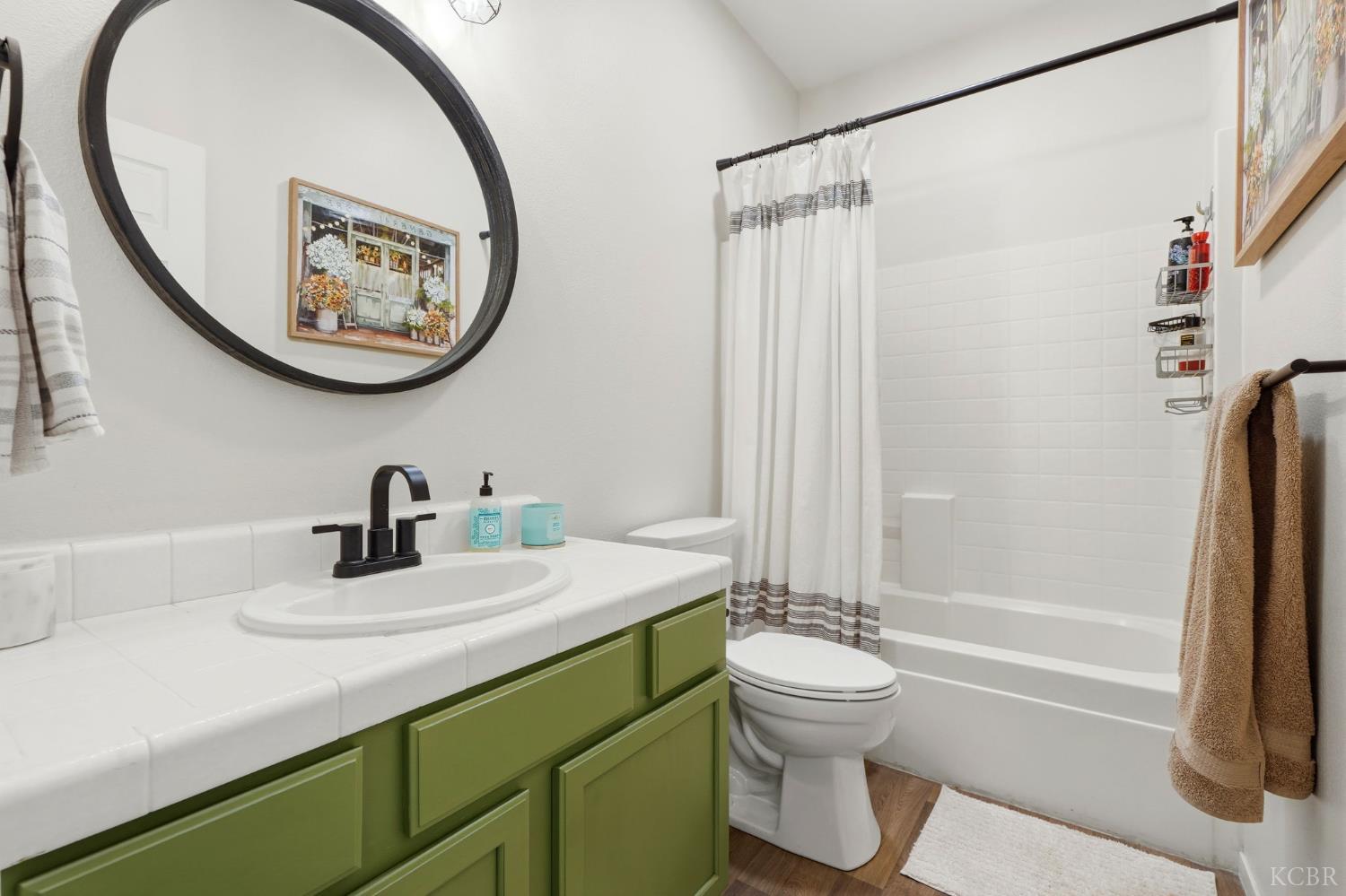 687 Woodridge Ct, Lemoore, CA 93245