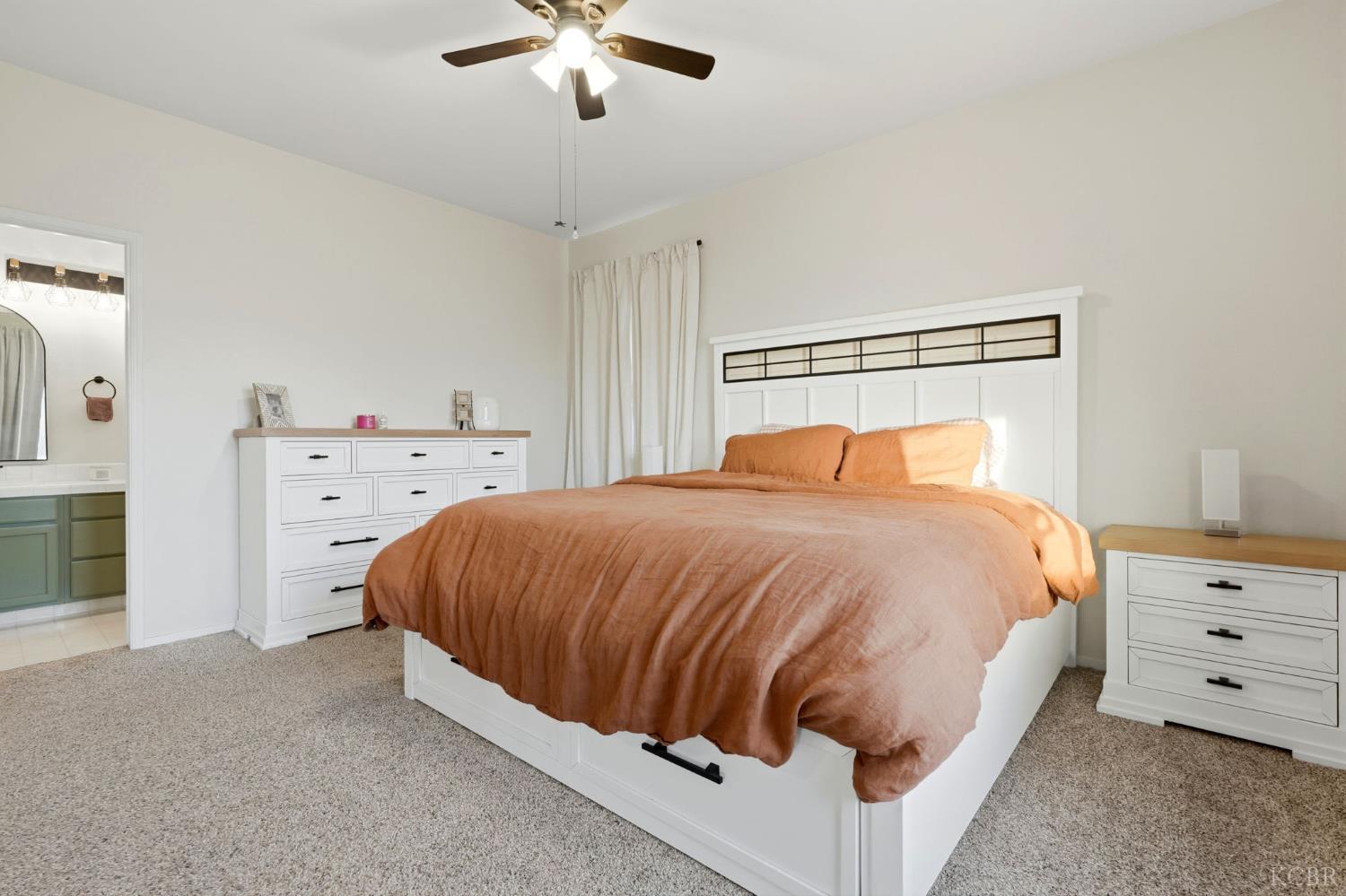 687 Woodridge Ct, Lemoore, CA 93245