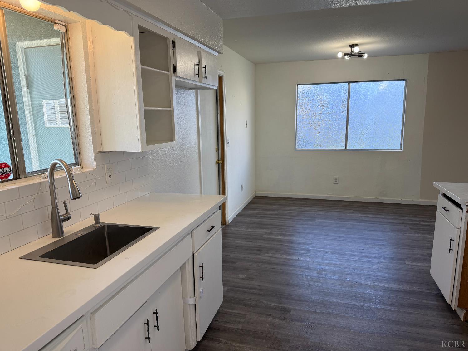 852 Azalea Ln, Lemoore, CA 93245