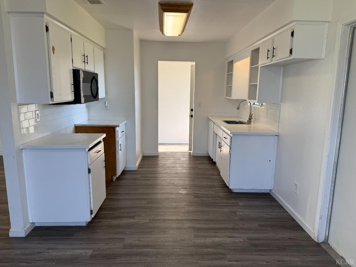 852 Azalea Ln, Lemoore, CA 93245