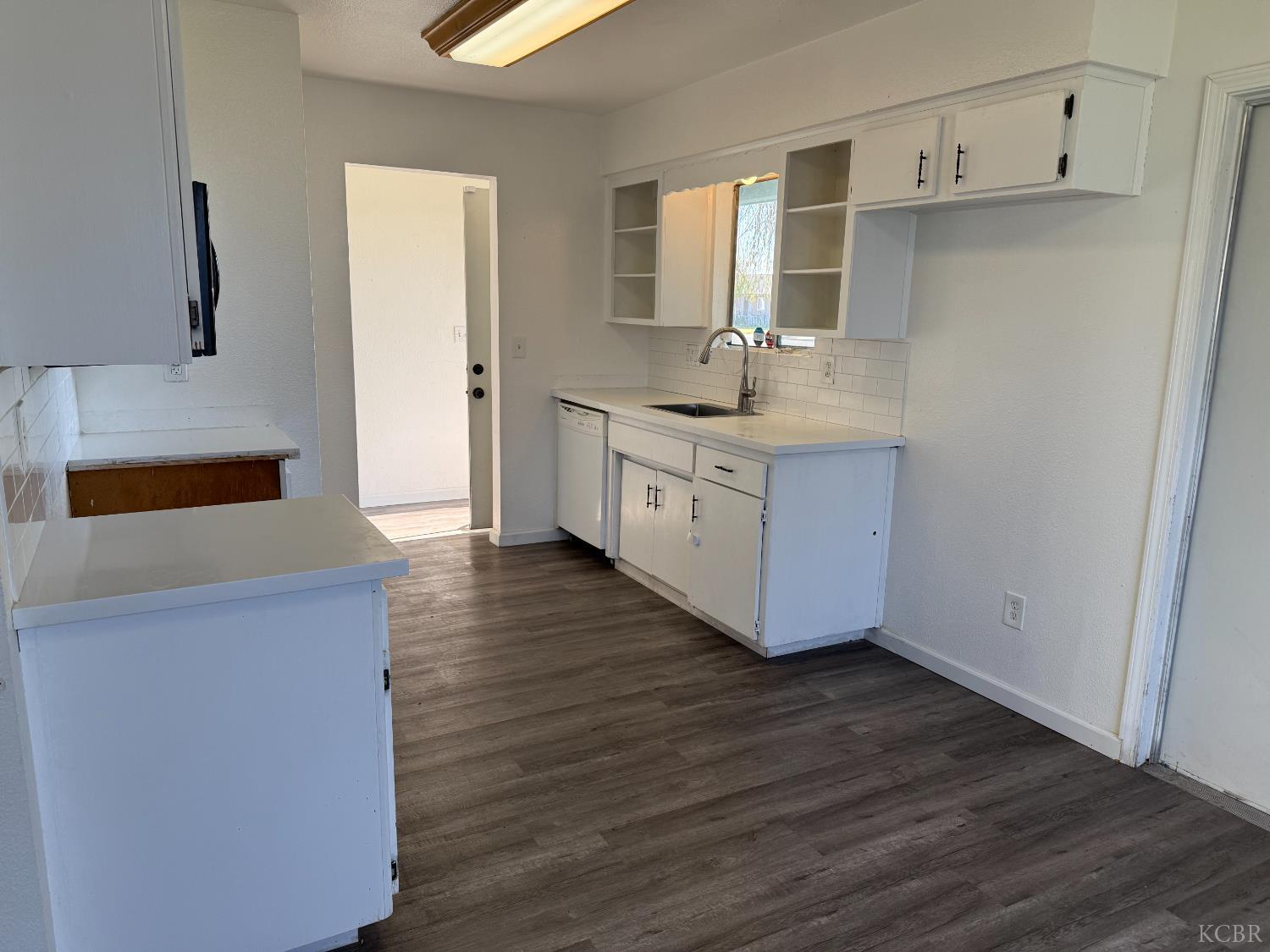 852 Azalea Ln, Lemoore, CA 93245