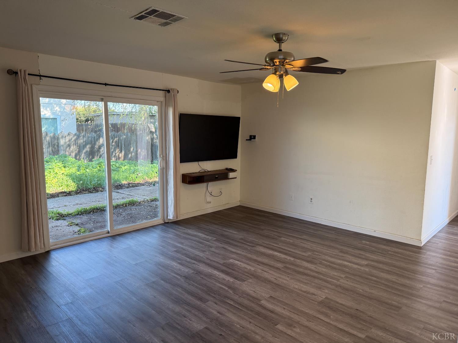 852 Azalea Ln, Lemoore, CA 93245