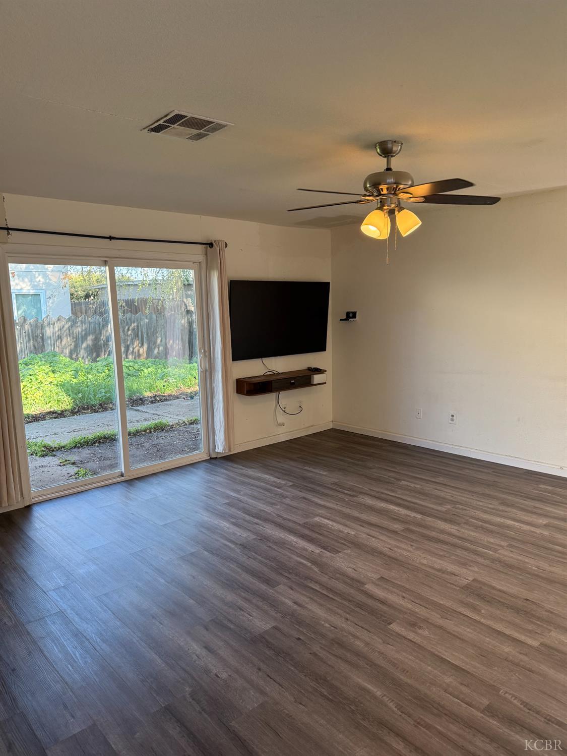 852 Azalea Ln, Lemoore, CA 93245