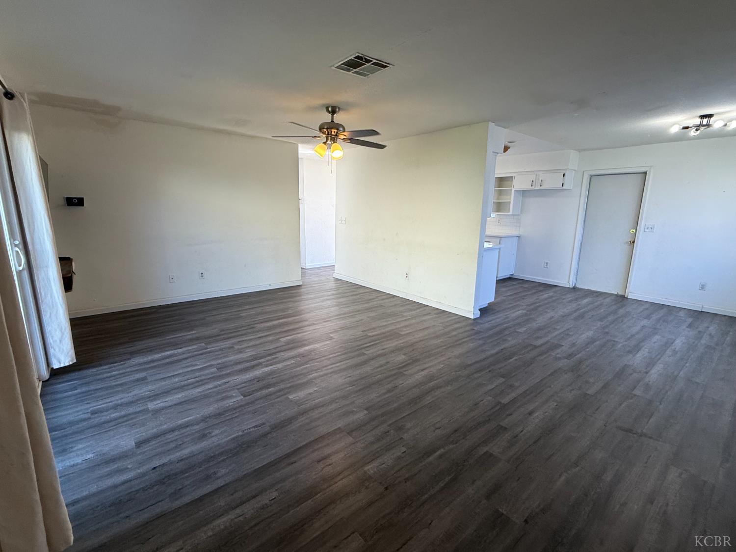 852 Azalea Ln, Lemoore, CA 93245