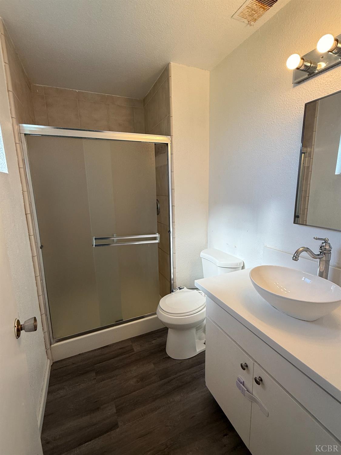 852 Azalea Ln, Lemoore, CA 93245