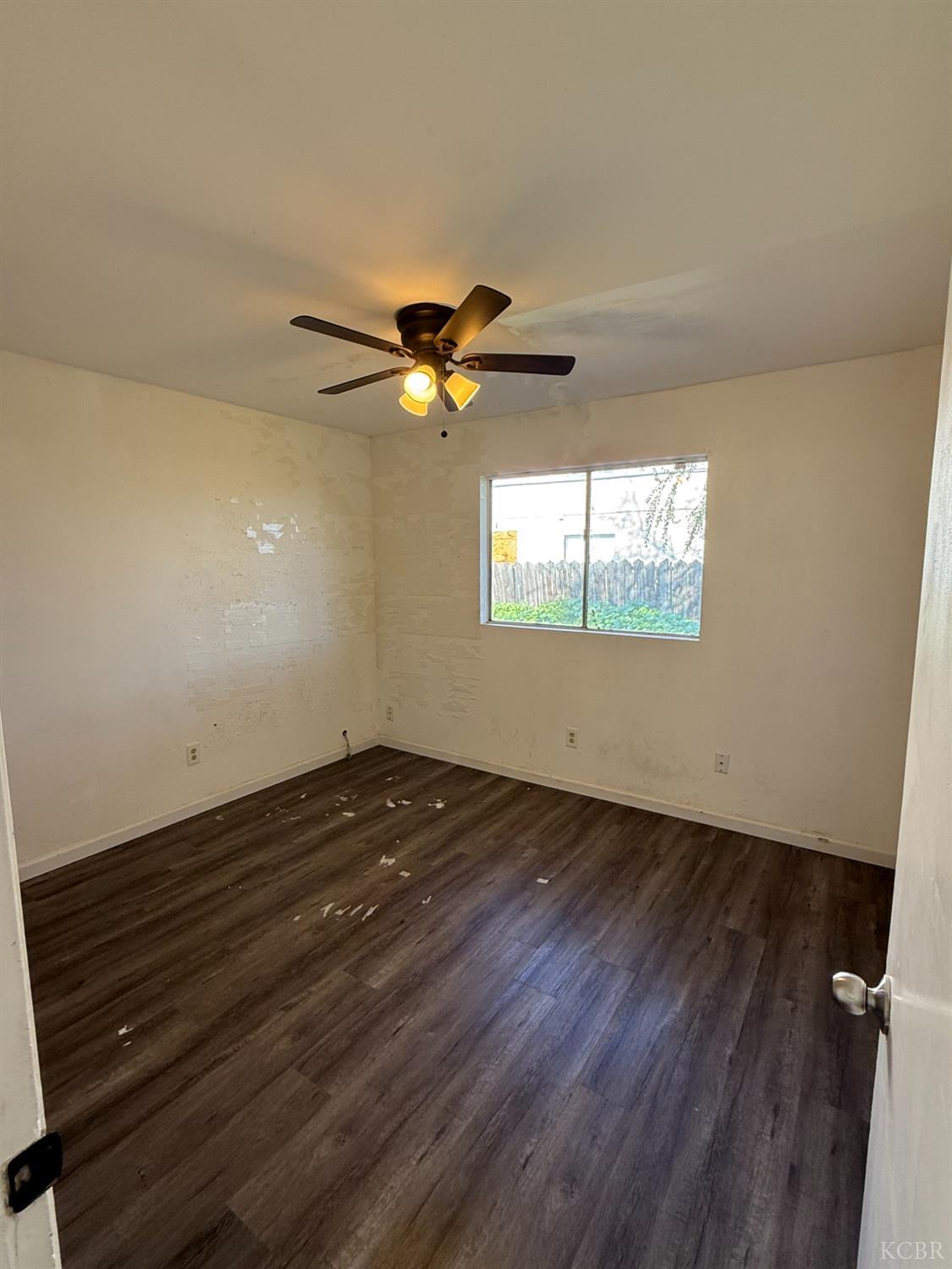 852 Azalea Ln, Lemoore, CA 93245