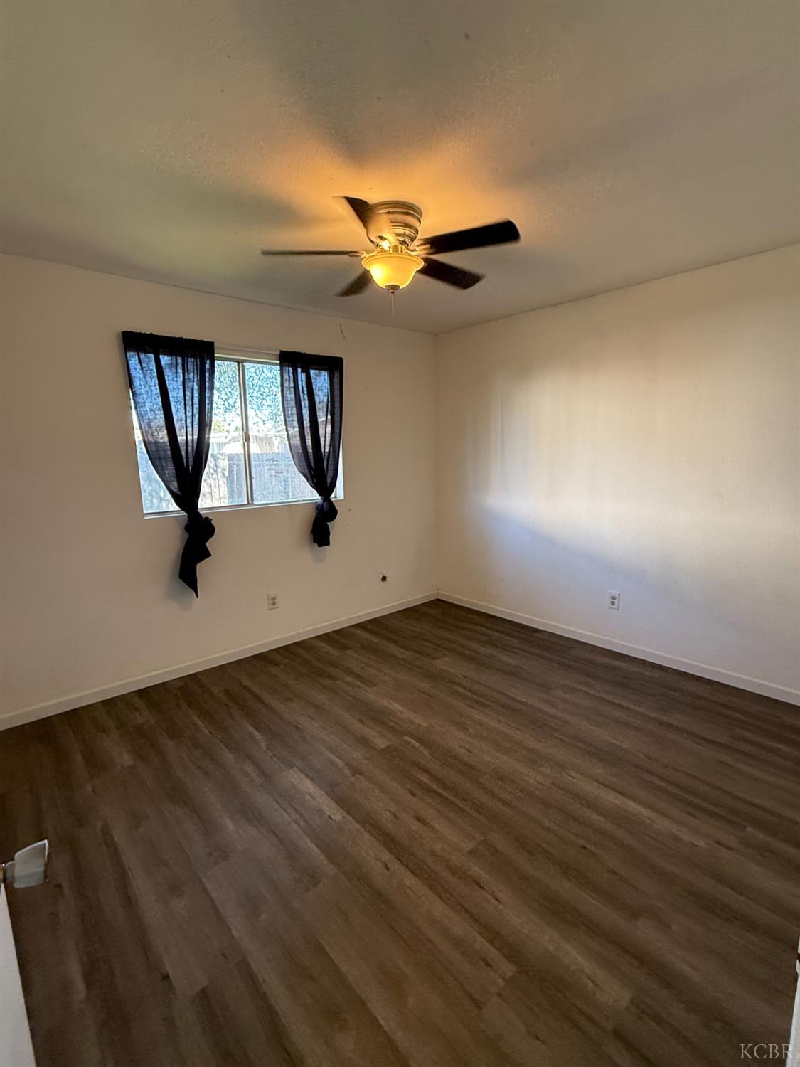 852 Azalea Ln, Lemoore, CA 93245