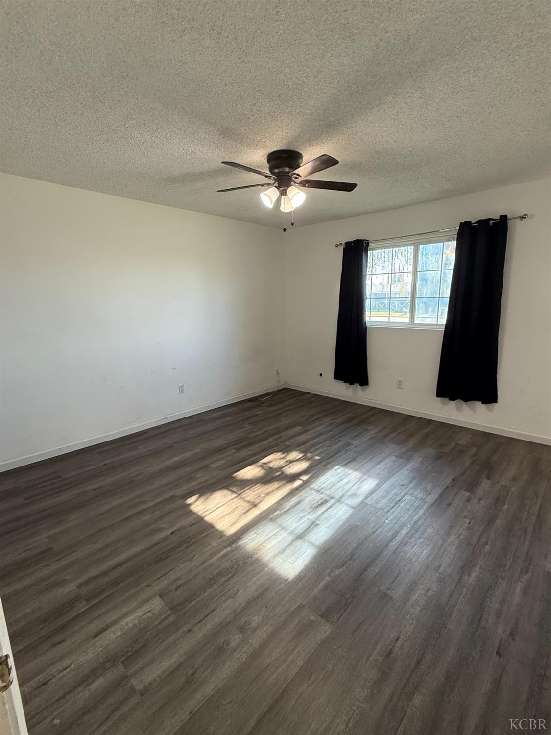 852 Azalea Ln, Lemoore, CA 93245