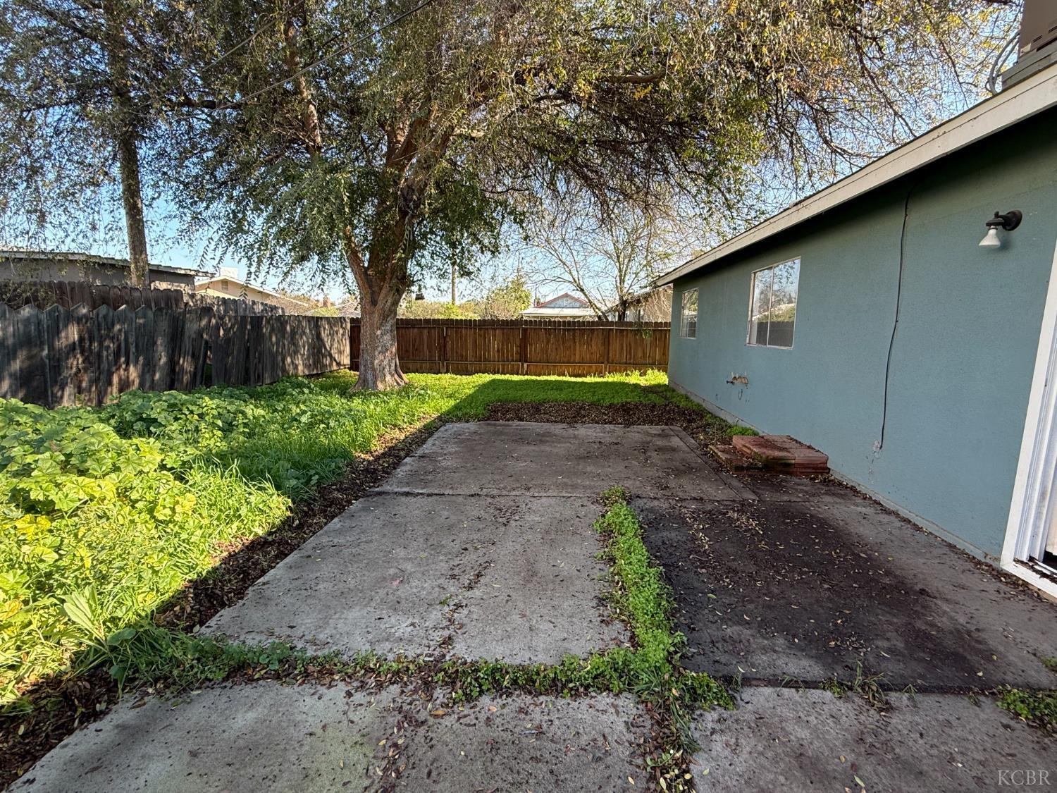 852 Azalea Ln, Lemoore, CA 93245