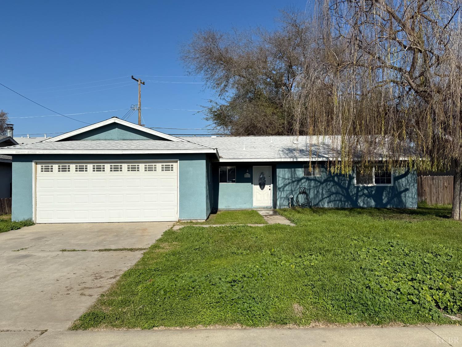 852 Azalea Ln, Lemoore, CA 93245