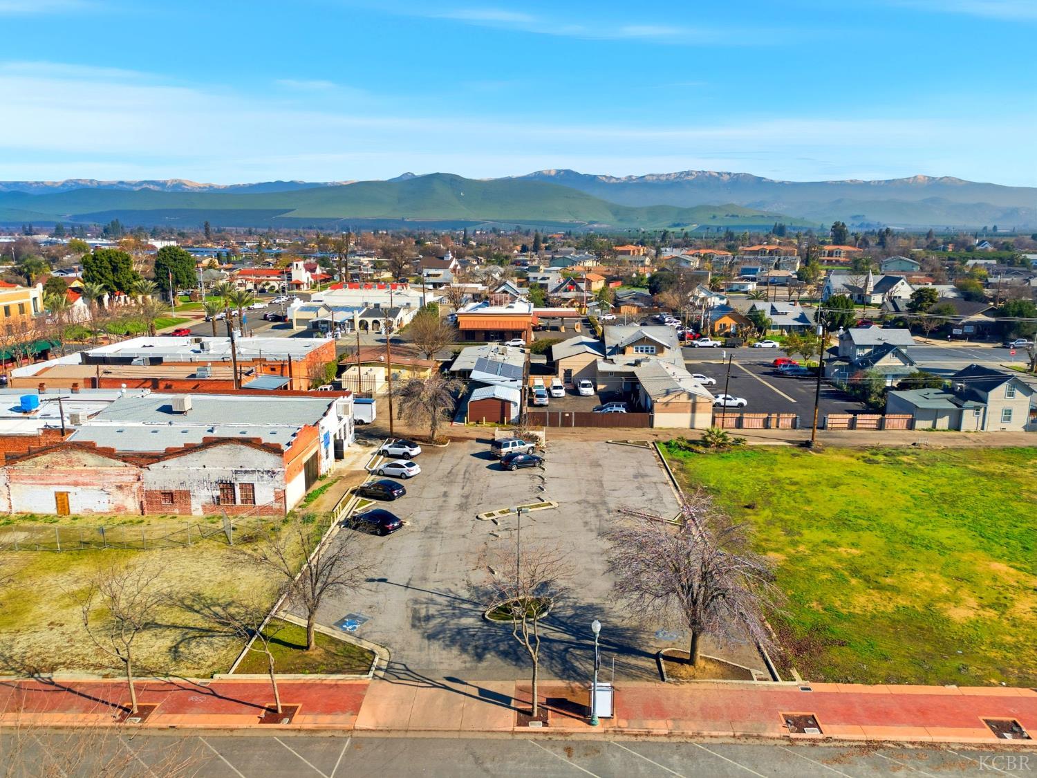 116 S Elmwood Ave, Lindsay, CA 93247