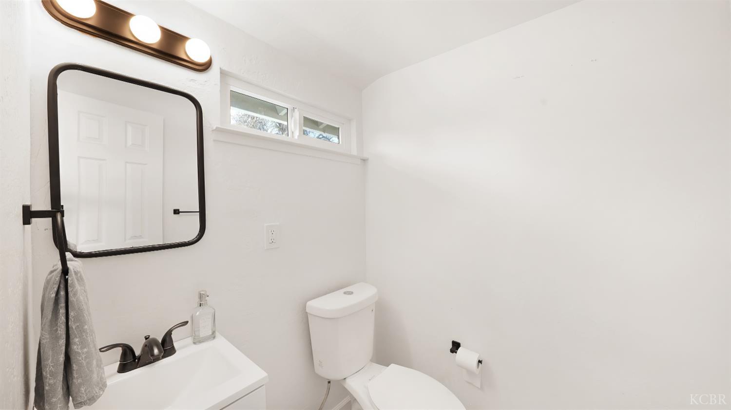 1318 N Redington St, Hanford, CA 93230