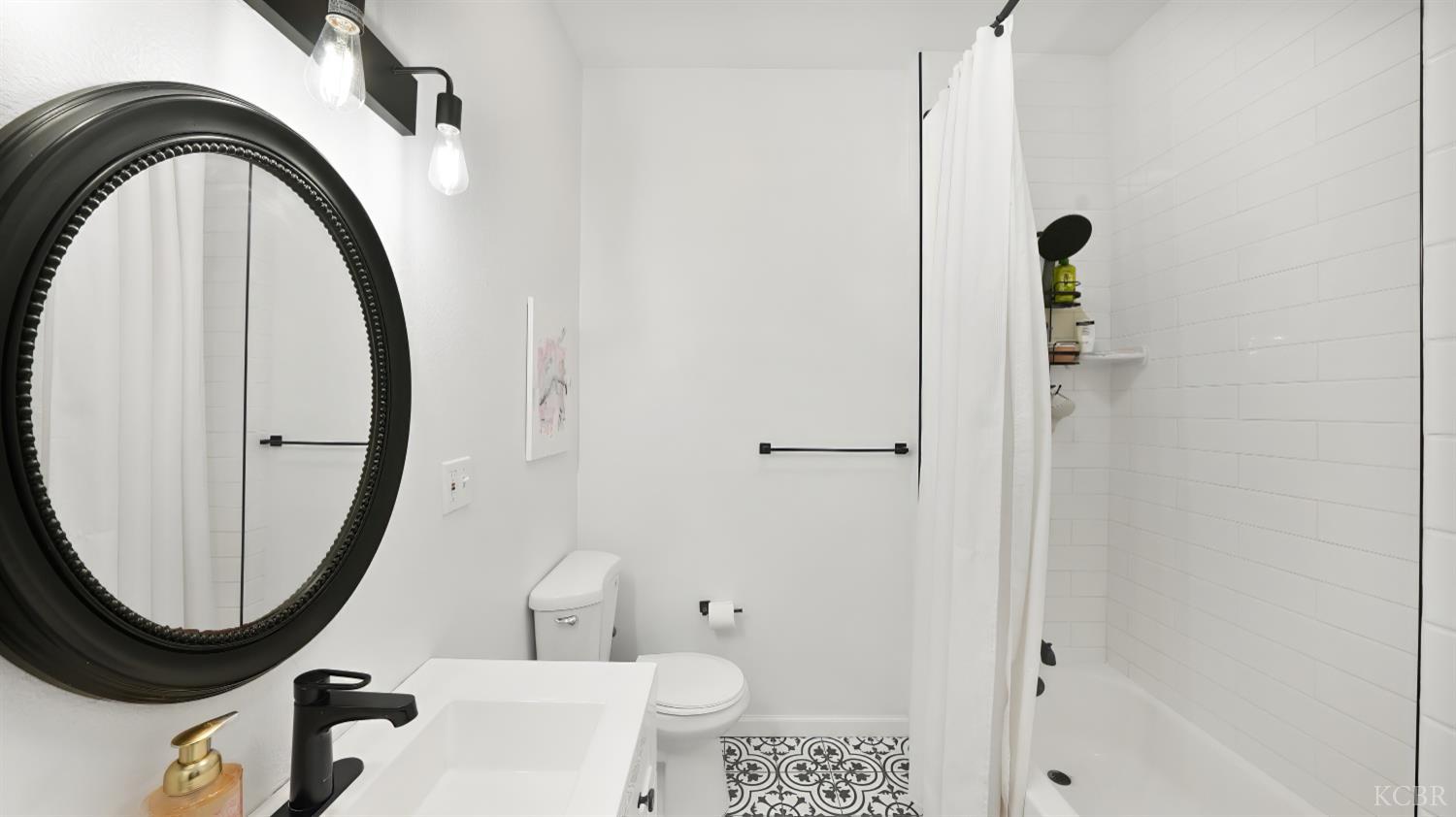 1318 N Redington St, Hanford, CA 93230