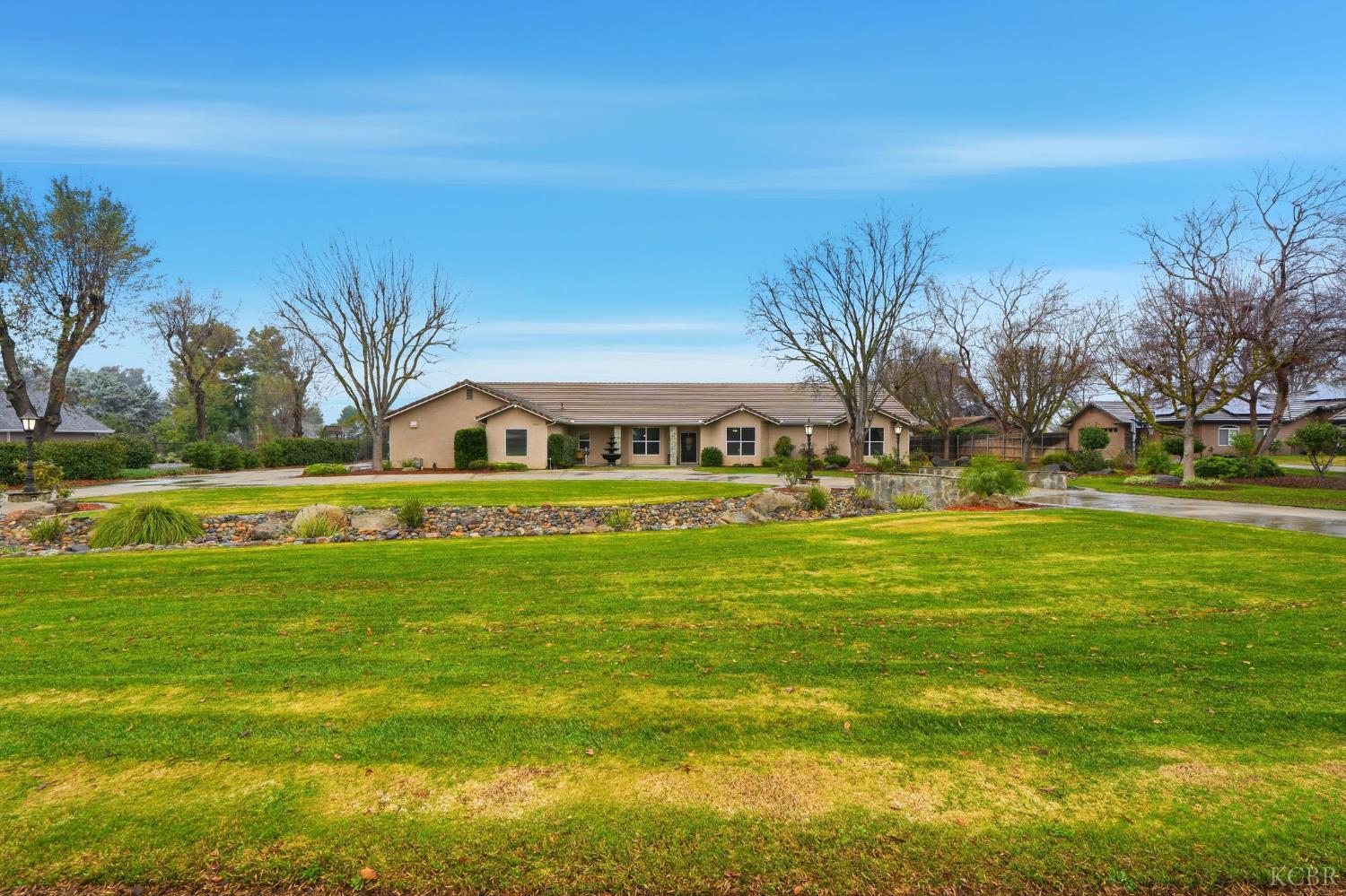 196 Hotchkiss Dr, Lemoore, CA 93245