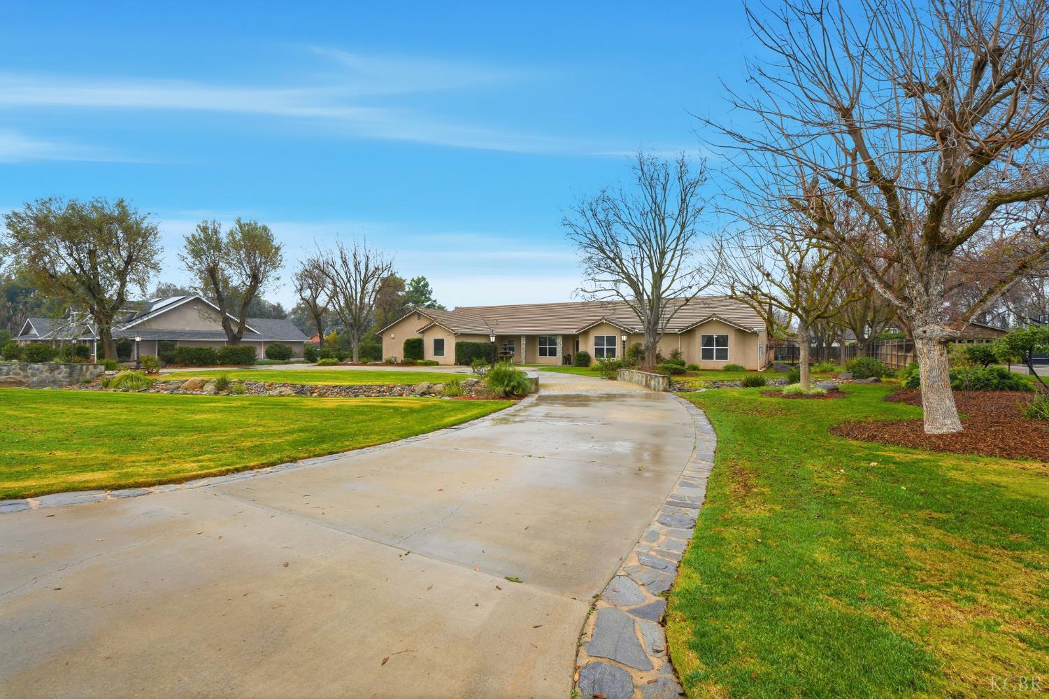 196 Hotchkiss Dr, Lemoore, CA 93245