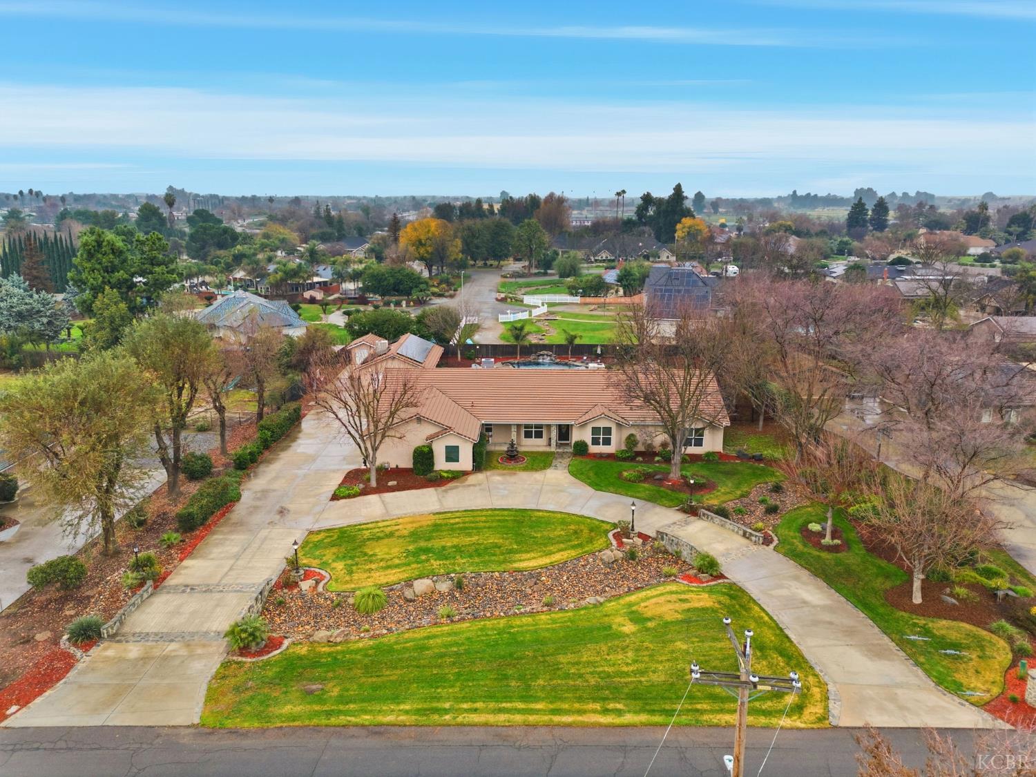 196 Hotchkiss Dr, Lemoore, CA 93245