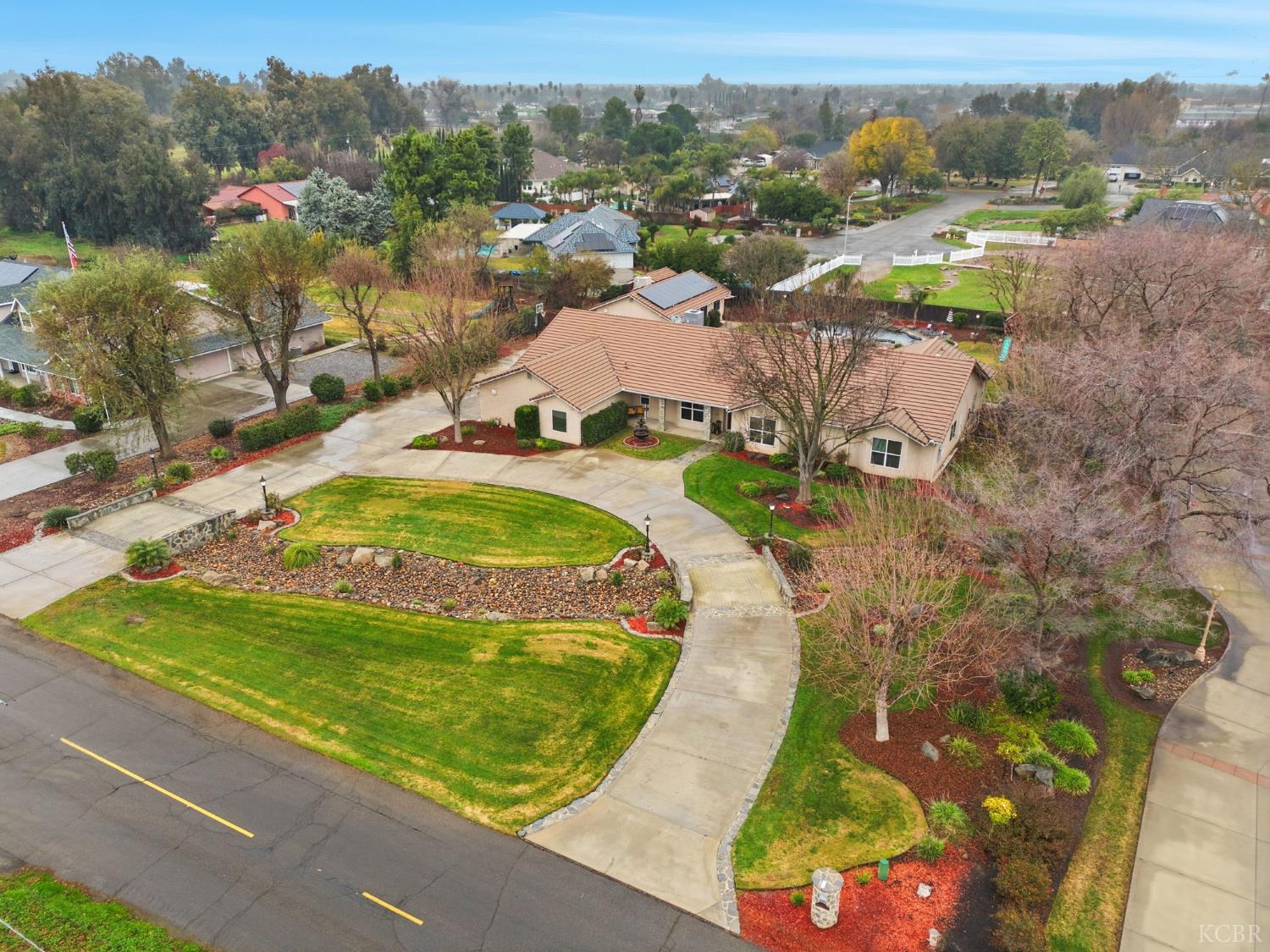 196 Hotchkiss Dr, Lemoore, CA 93245