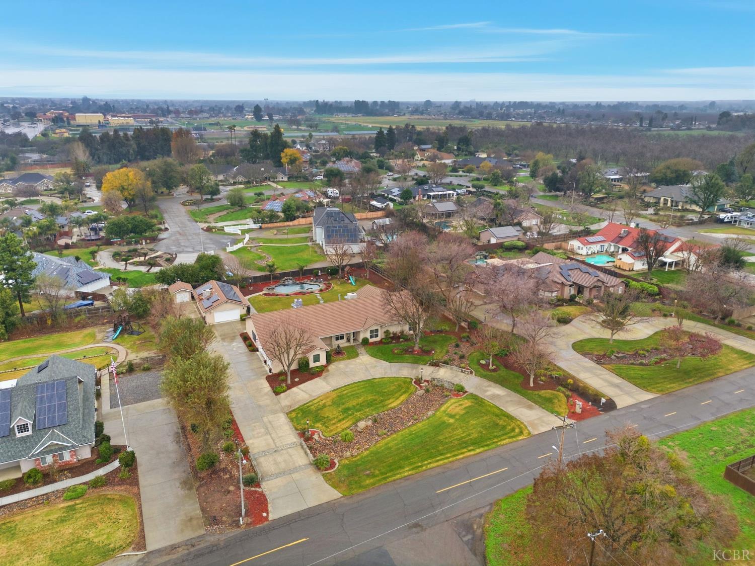 196 Hotchkiss Dr, Lemoore, CA 93245