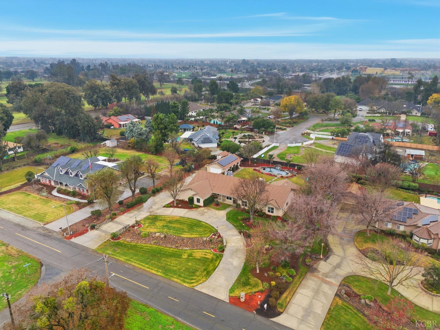 196 Hotchkiss Dr, Lemoore, CA 93245