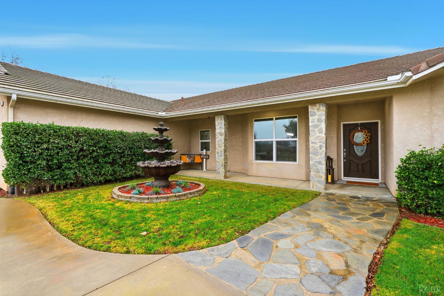 196 Hotchkiss Dr, Lemoore, CA 93245