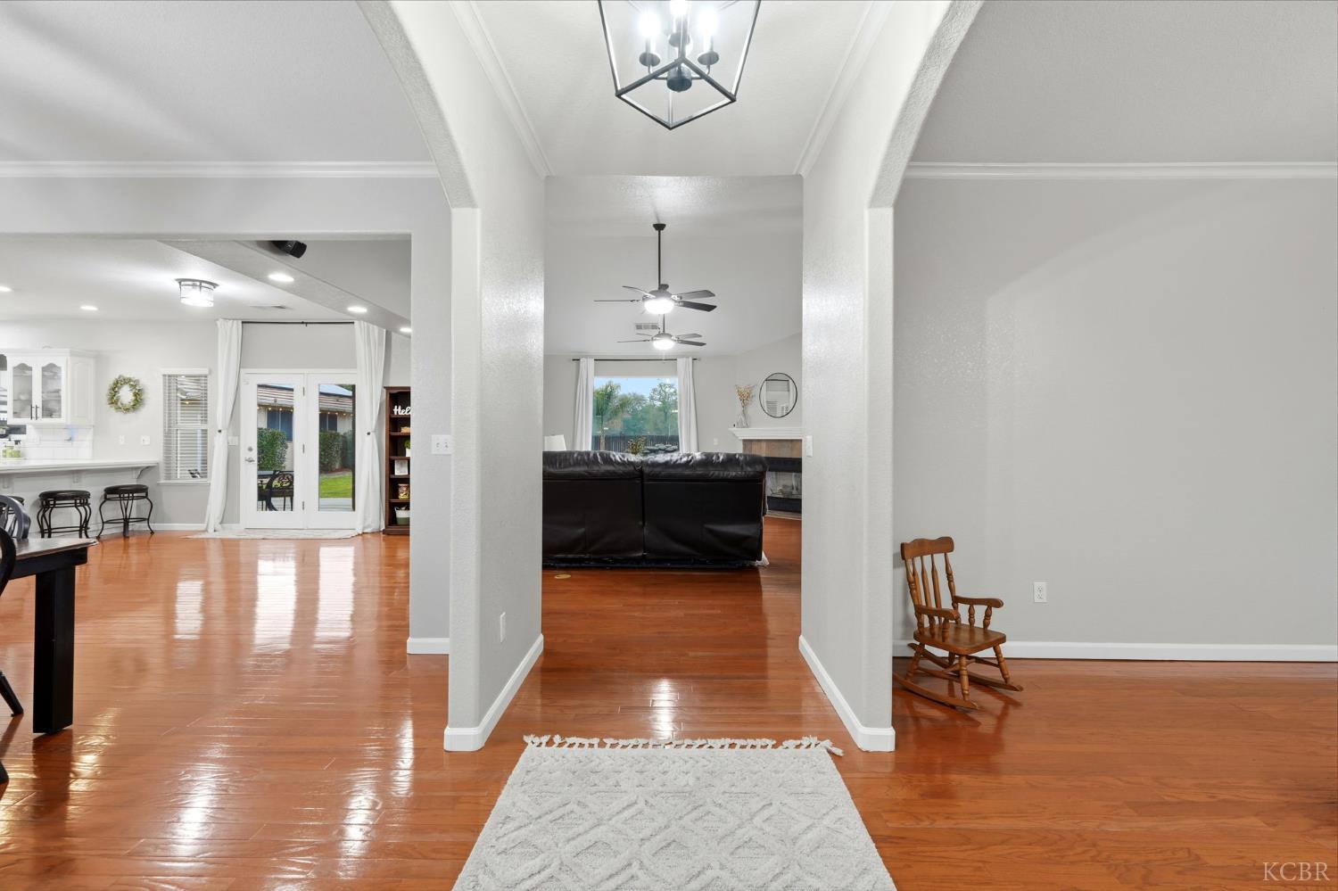 196 Hotchkiss Dr, Lemoore, CA 93245