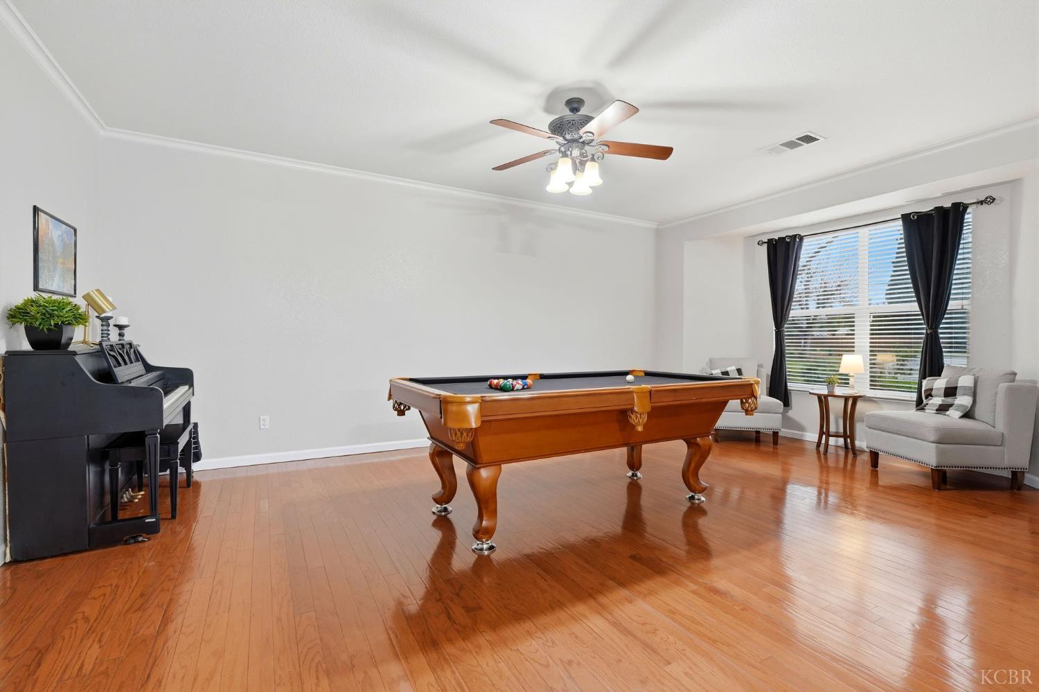 196 Hotchkiss Dr, Lemoore, CA 93245