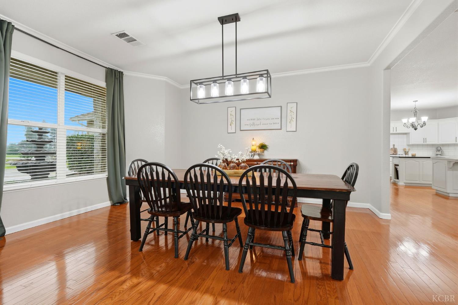 196 Hotchkiss Dr, Lemoore, CA 93245