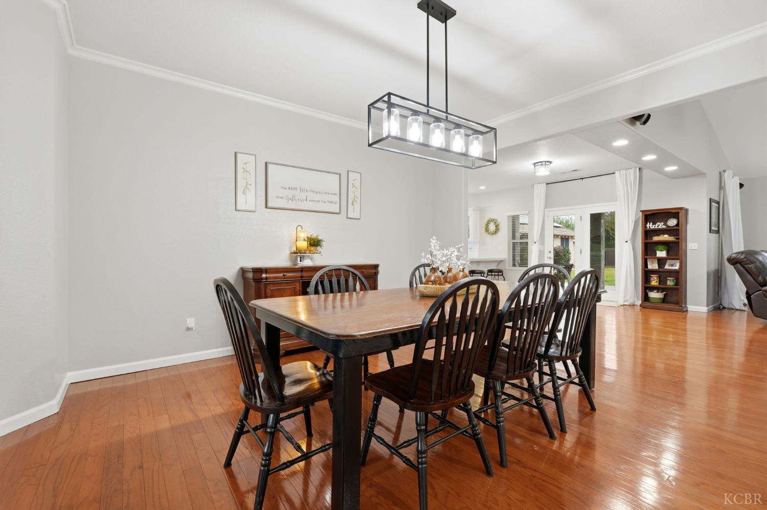 196 Hotchkiss Dr, Lemoore, CA 93245