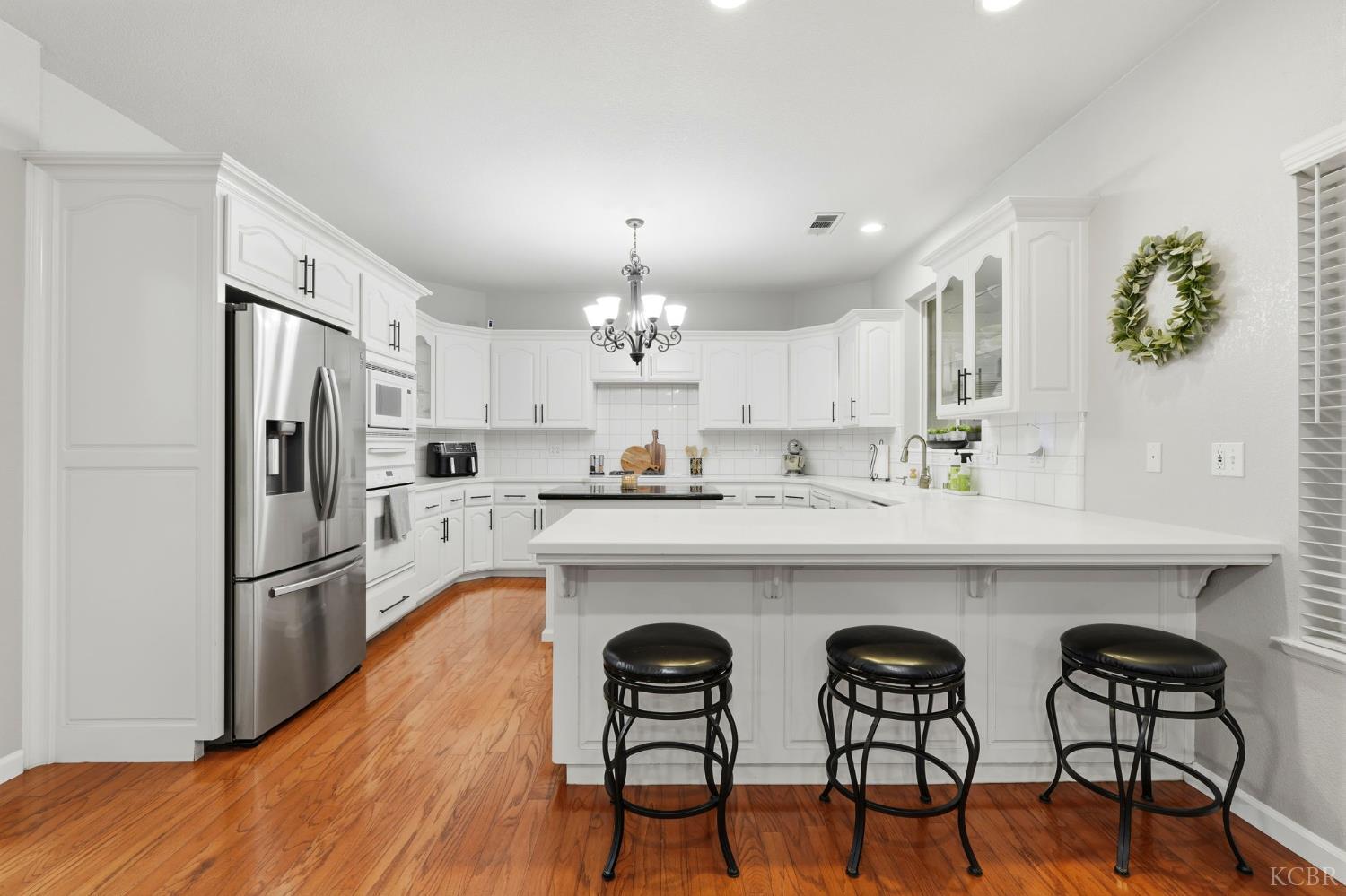 196 Hotchkiss Dr, Lemoore, CA 93245