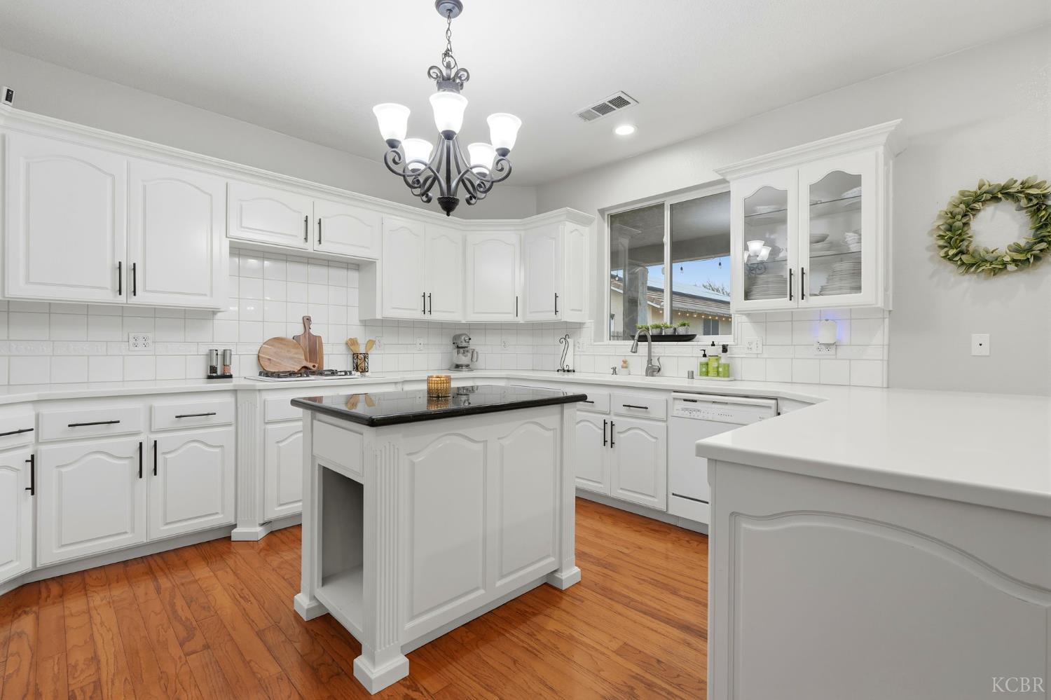 196 Hotchkiss Dr, Lemoore, CA 93245