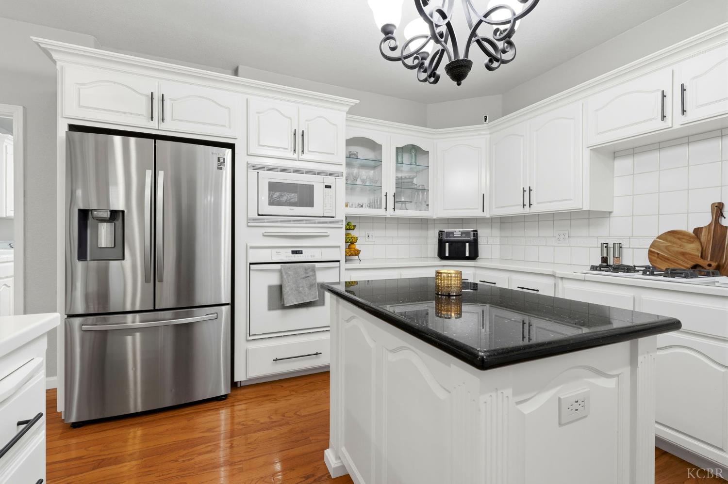 196 Hotchkiss Dr, Lemoore, CA 93245