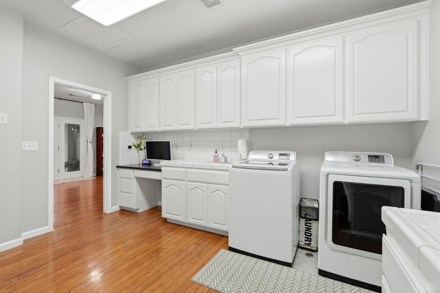 196 Hotchkiss Dr, Lemoore, CA 93245