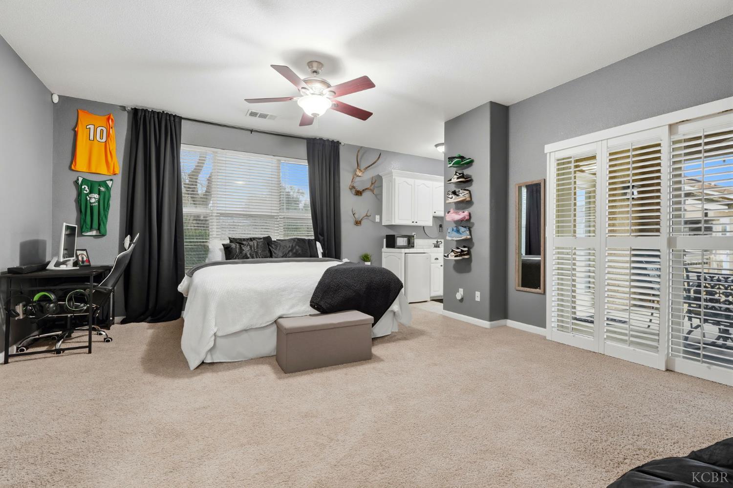 196 Hotchkiss Dr, Lemoore, CA 93245