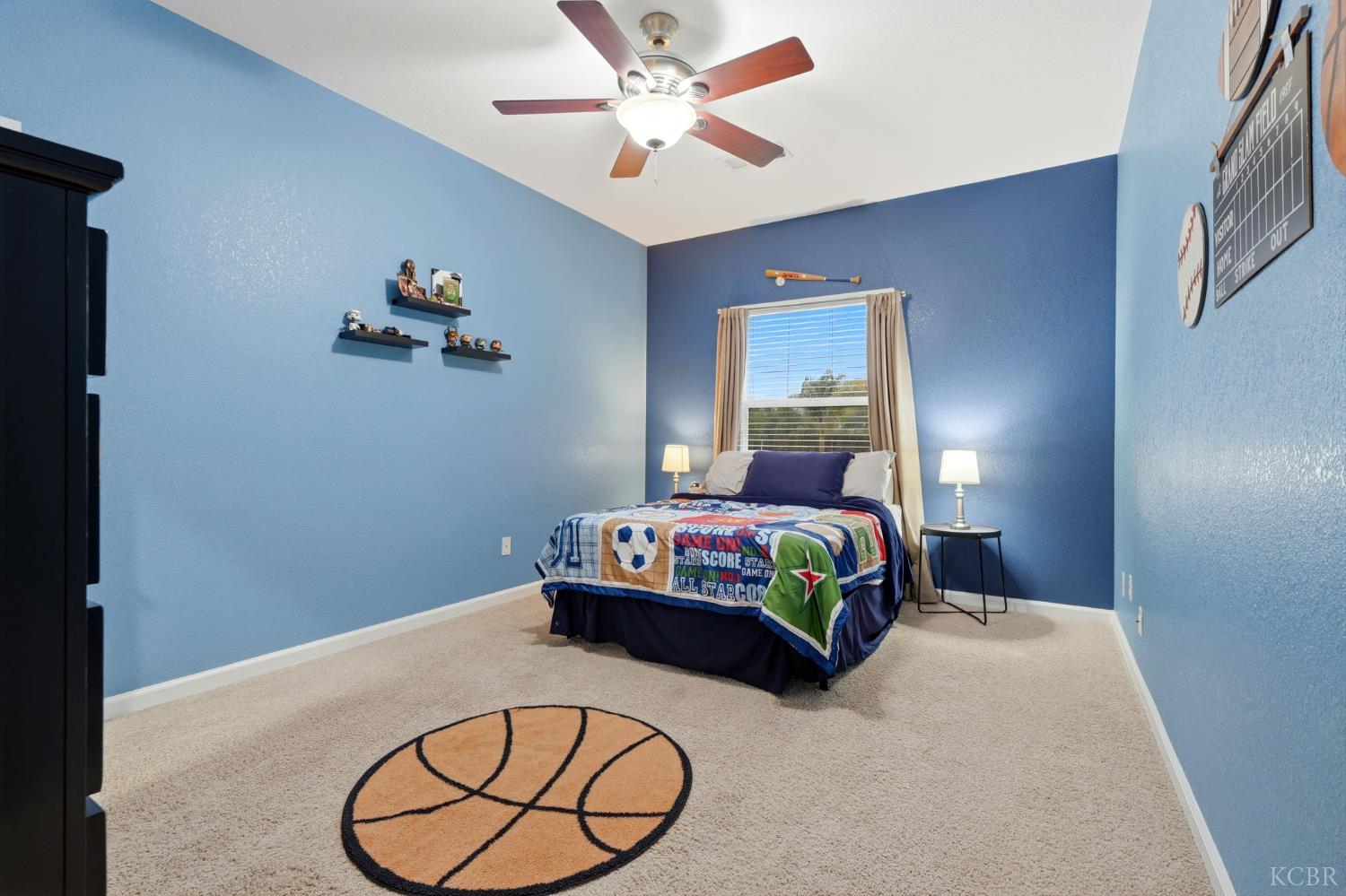 196 Hotchkiss Dr, Lemoore, CA 93245