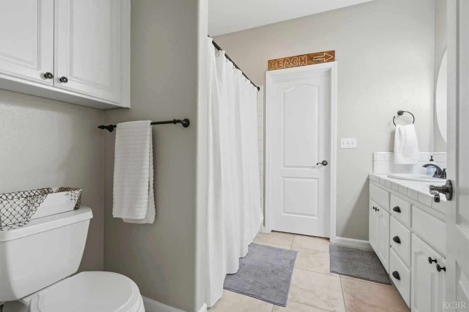 196 Hotchkiss Dr, Lemoore, CA 93245