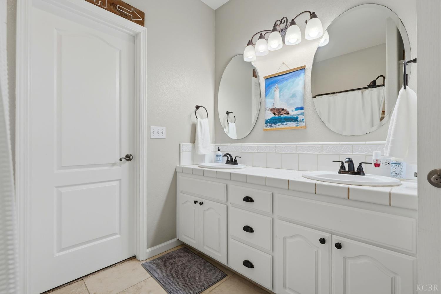 196 Hotchkiss Dr, Lemoore, CA 93245