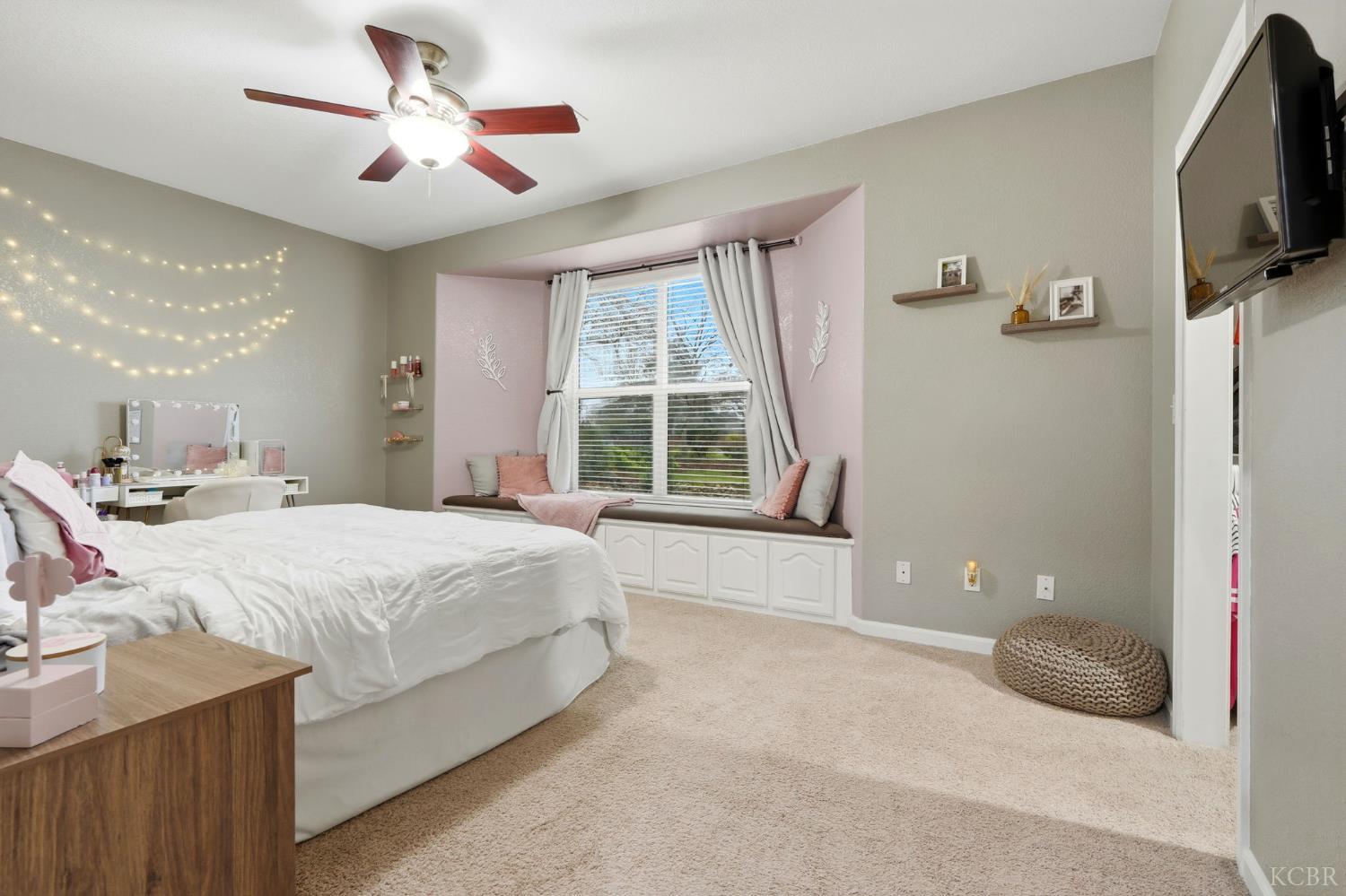 196 Hotchkiss Dr, Lemoore, CA 93245