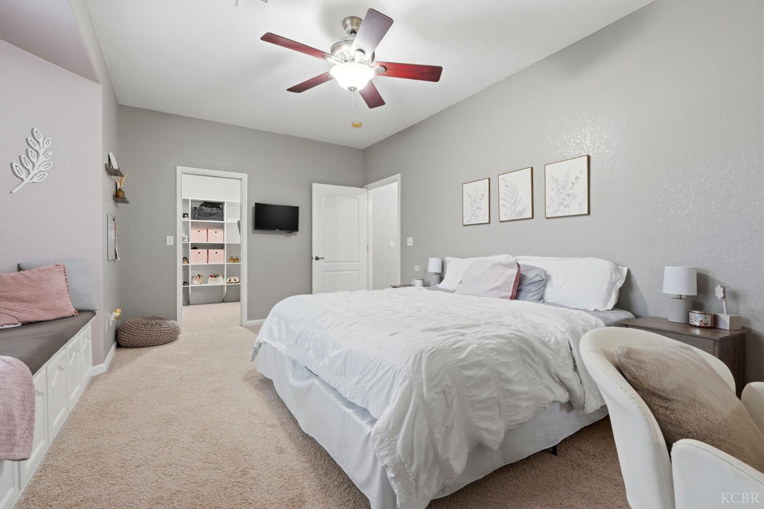 196 Hotchkiss Dr, Lemoore, CA 93245