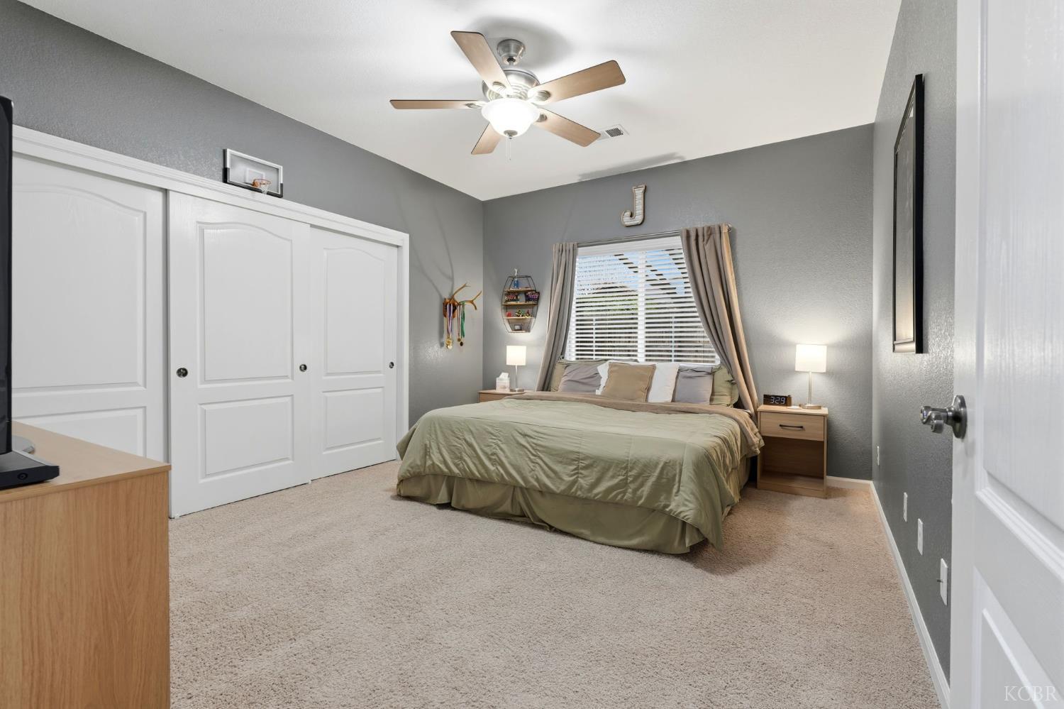 196 Hotchkiss Dr, Lemoore, CA 93245