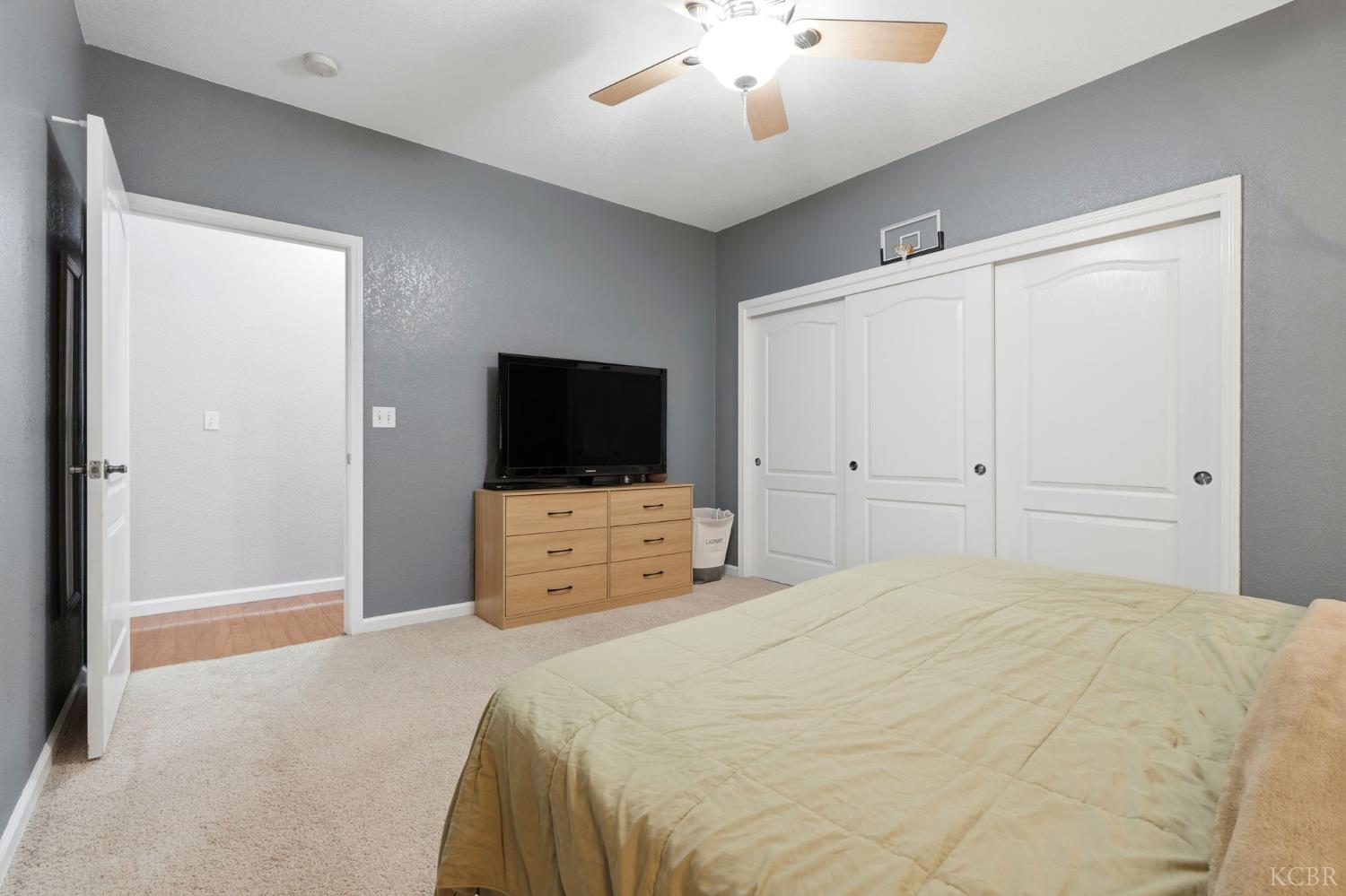 196 Hotchkiss Dr, Lemoore, CA 93245