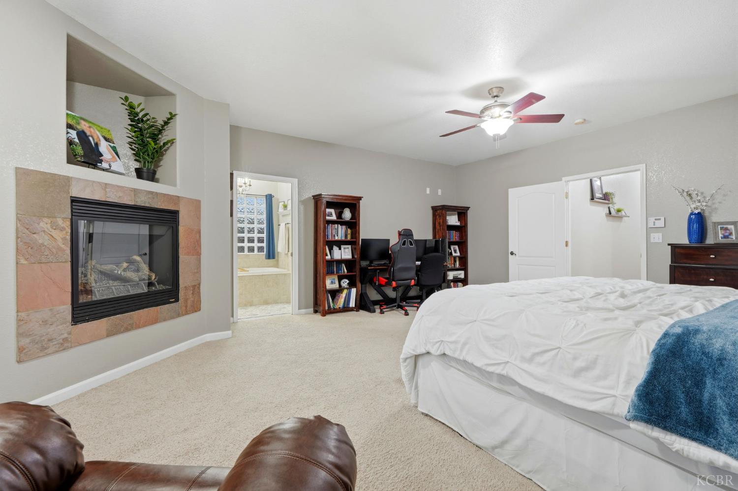 196 Hotchkiss Dr, Lemoore, CA 93245