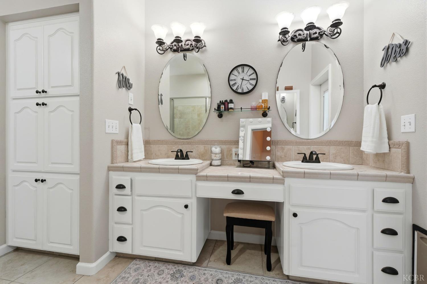 196 Hotchkiss Dr, Lemoore, CA 93245