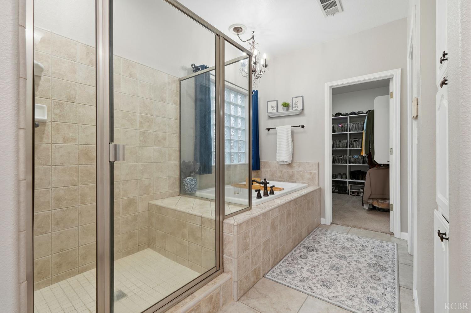 196 Hotchkiss Dr, Lemoore, CA 93245