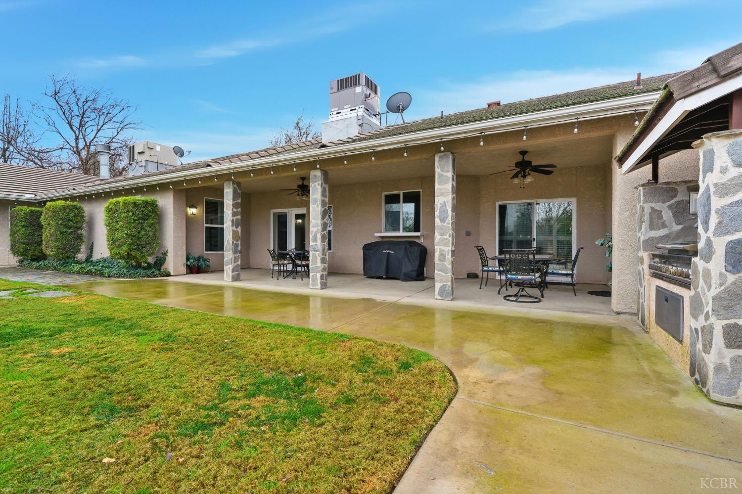 196 Hotchkiss Dr, Lemoore, CA 93245