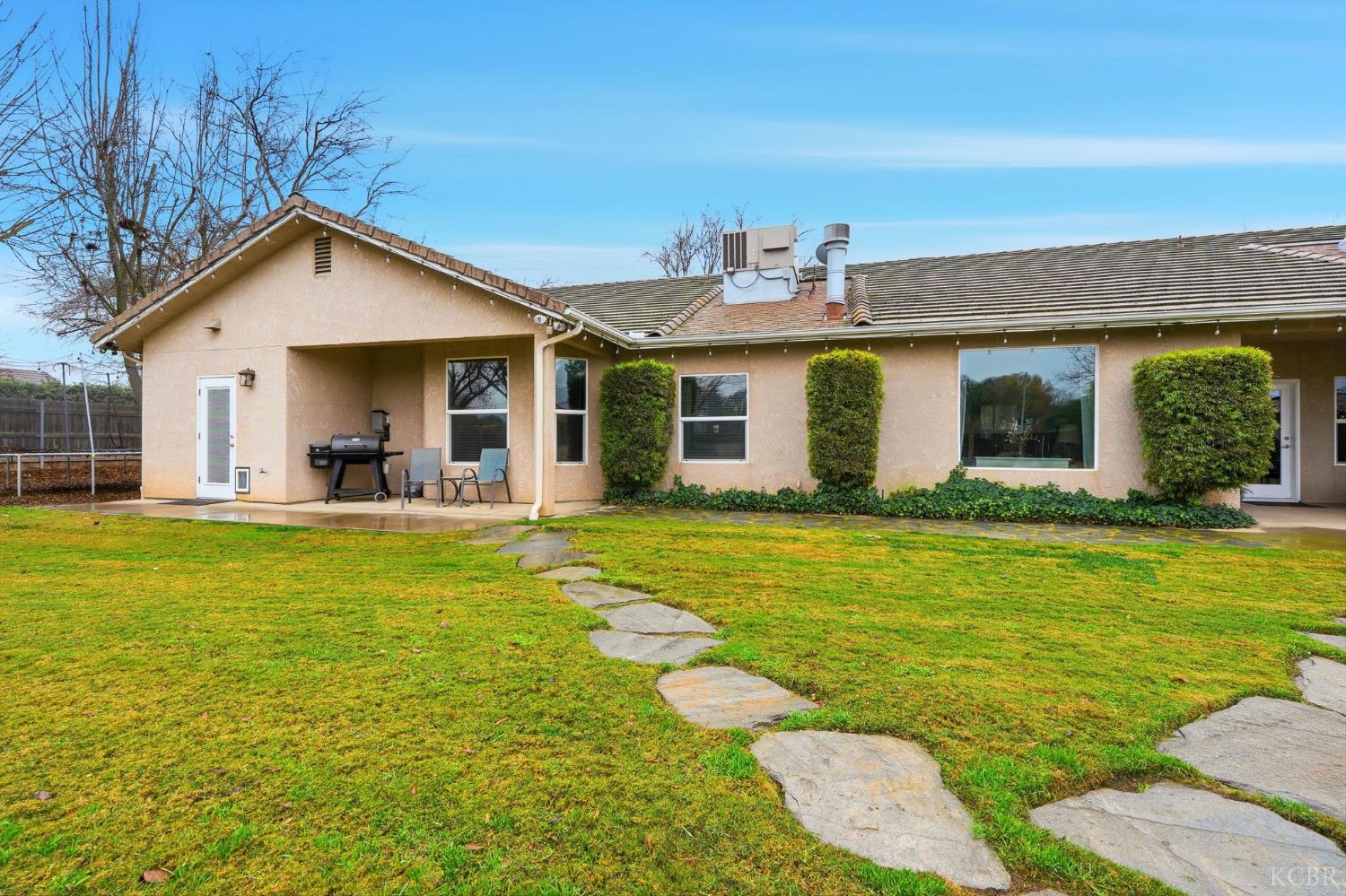 196 Hotchkiss Dr, Lemoore, CA 93245