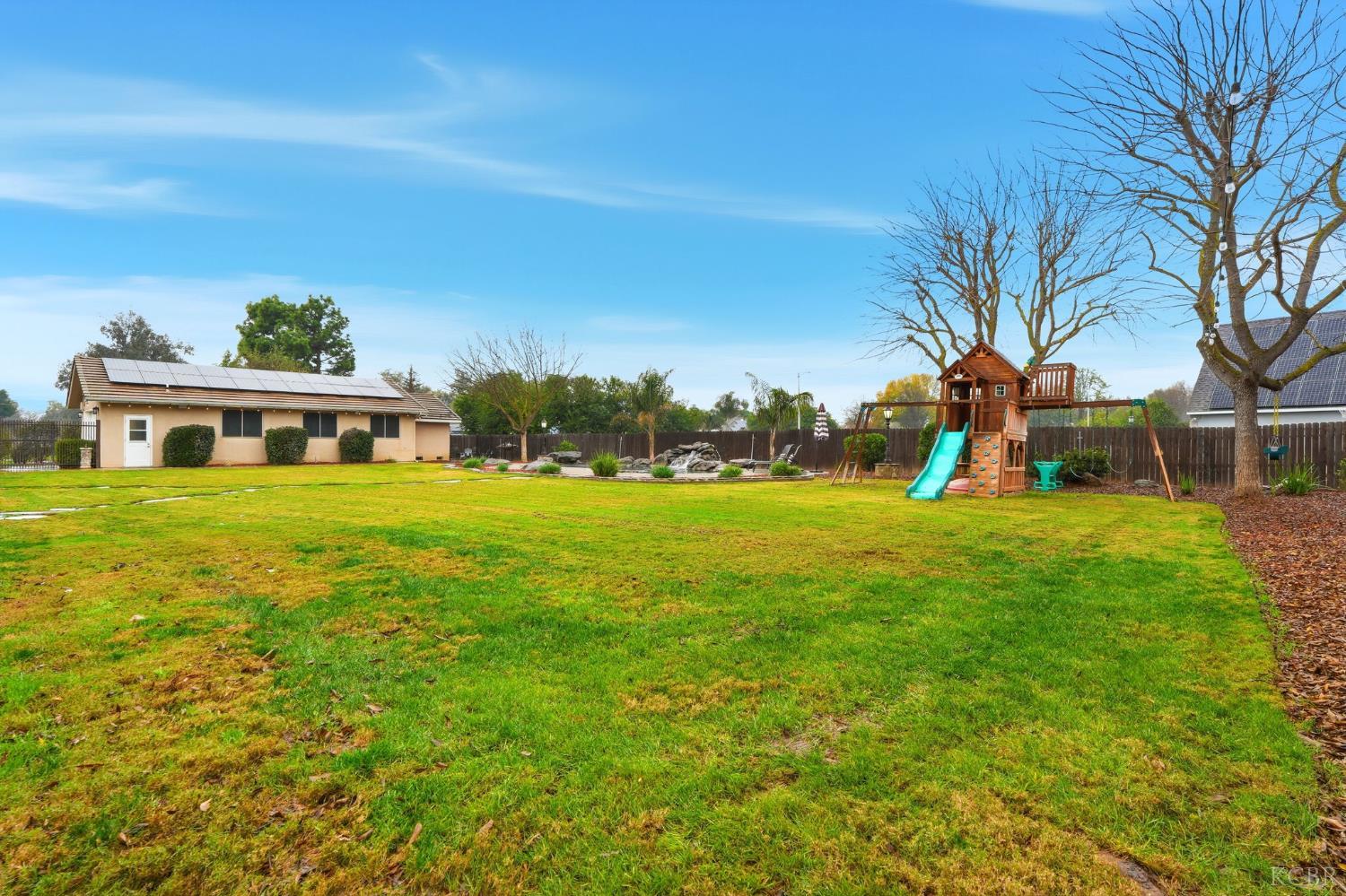 196 Hotchkiss Dr, Lemoore, CA 93245