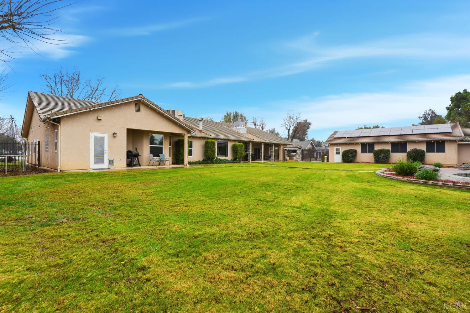 196 Hotchkiss Dr, Lemoore, CA 93245